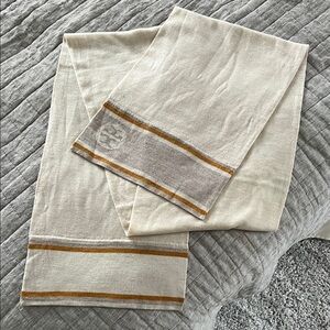 Tory Burch Winter scarf